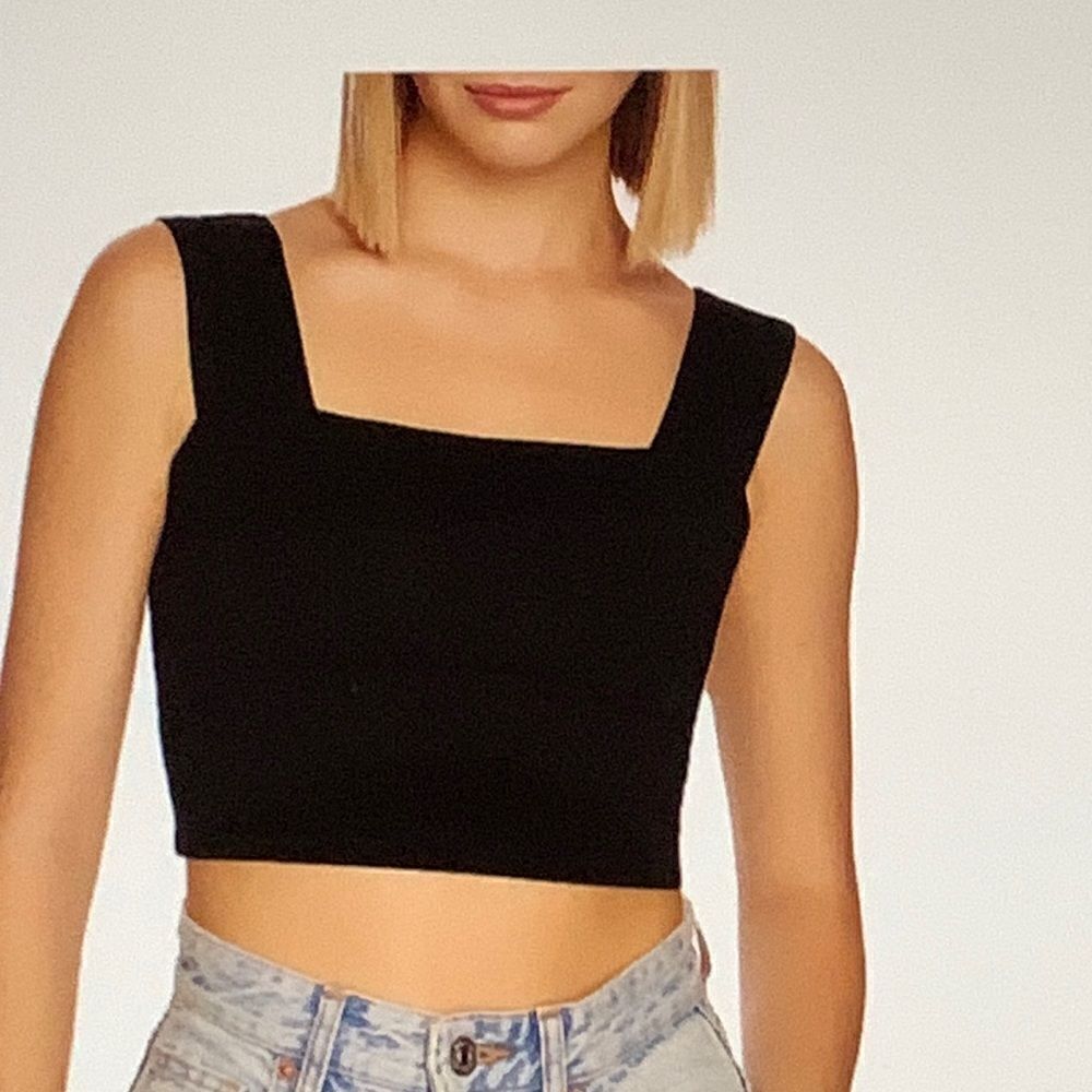 TAHARI BLACK CROP TOP  NWT